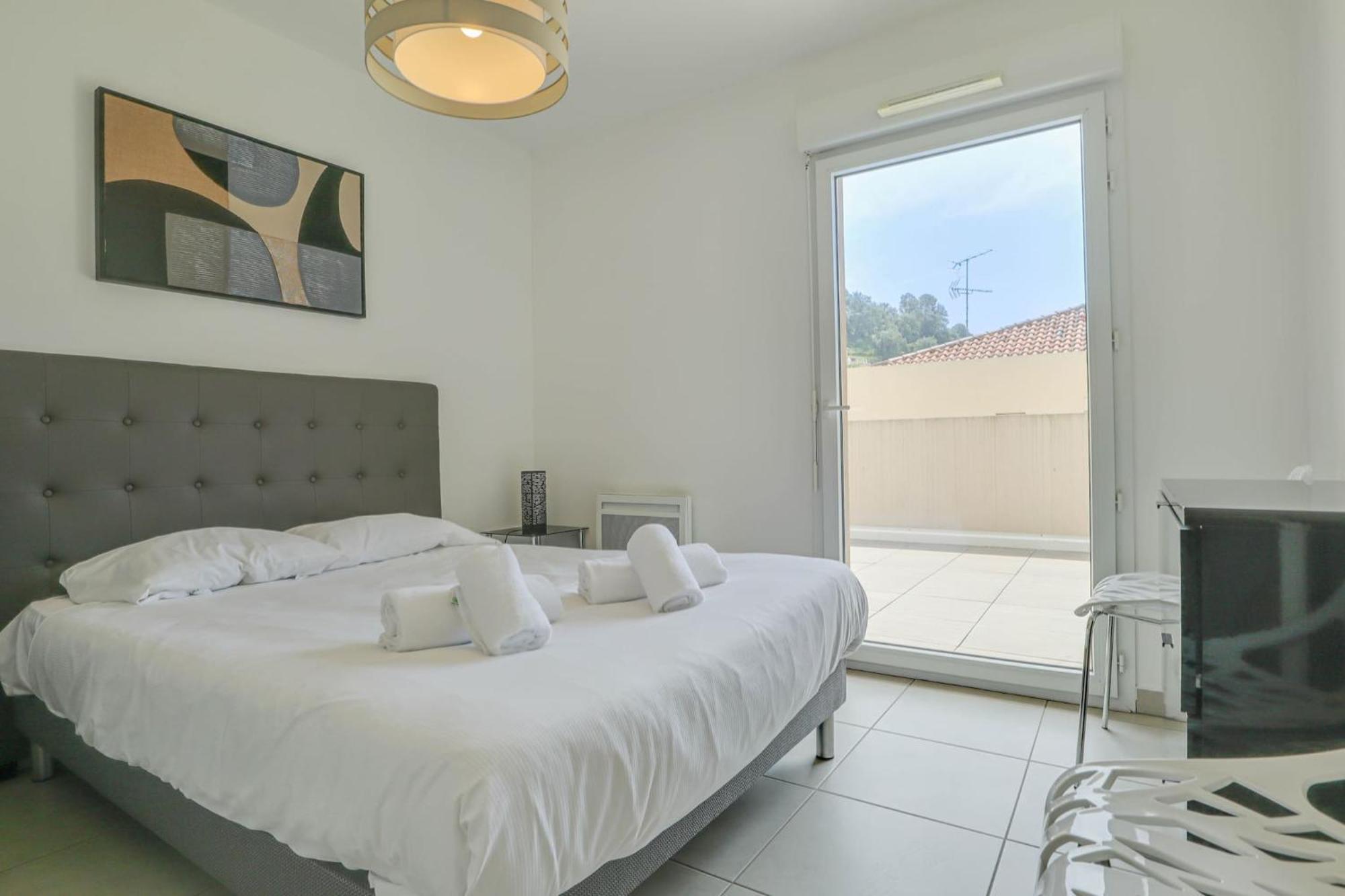 Spacieux Rooftop Parking, Terrasse Ensoleillee 멍똥 외부 사진