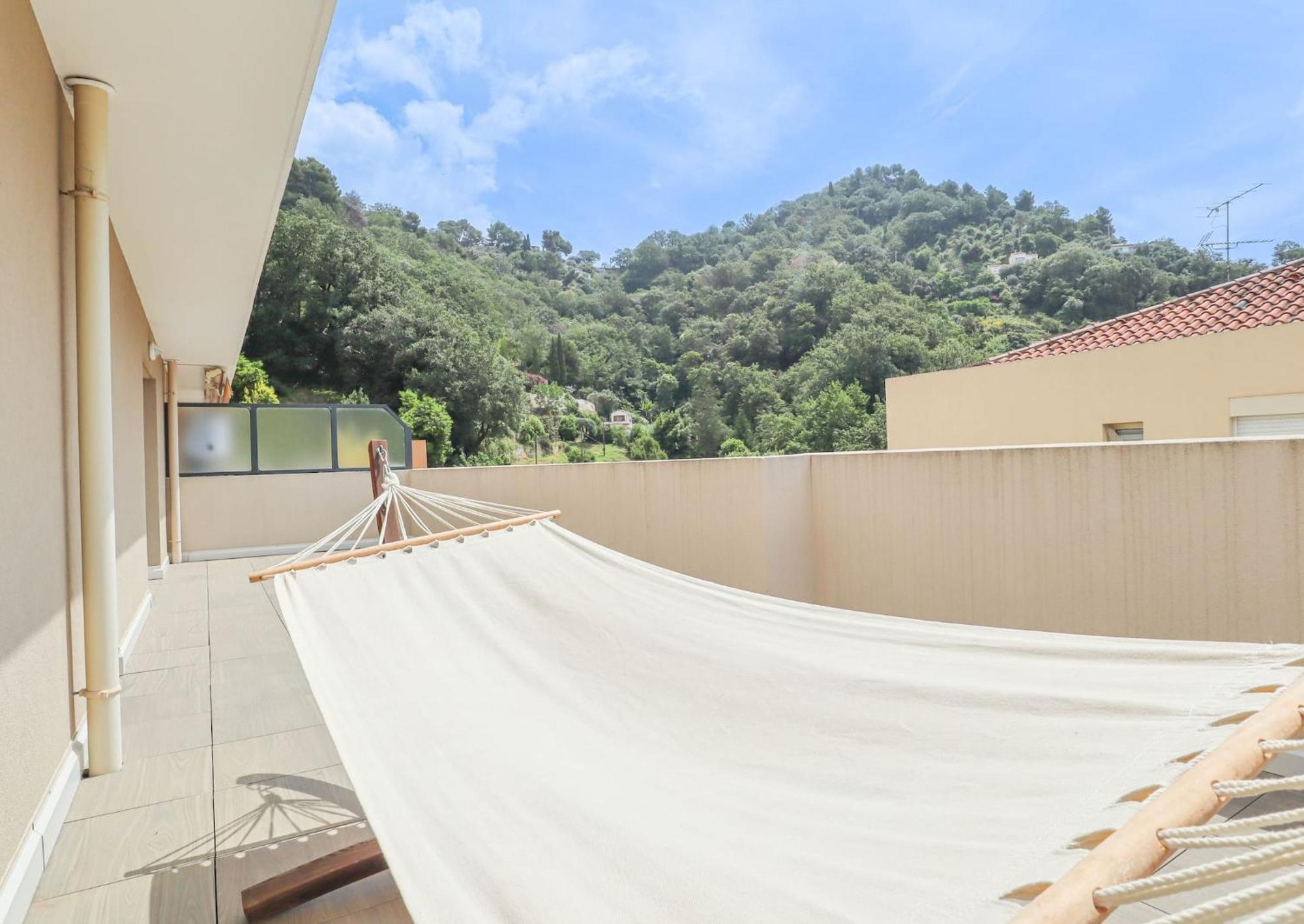 Spacieux Rooftop Parking, Terrasse Ensoleillee 멍똥 외부 사진