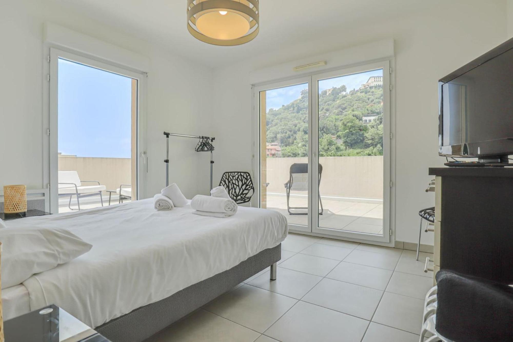 Spacieux Rooftop Parking, Terrasse Ensoleillee 멍똥 외부 사진